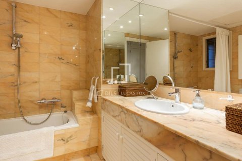 Huoneisto myytävänä Barcelona, Espanja, 5 makuuhuonetta, 204 m2 No. 192759 - kuva 18