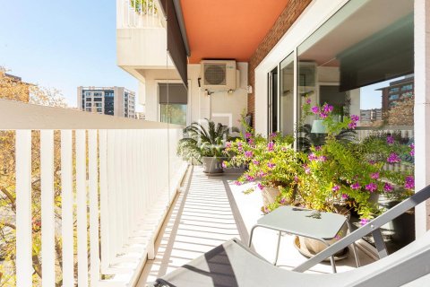 Huoneisto myytävänä Barcelona, Espanja, 5 makuuhuonetta, 204 m2 No. 192759 - kuva 2