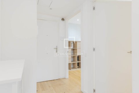 Huoneisto myytävänä Barcelona, Espanja, 2 makuuhuonetta, 54 m2 No. 192762 - kuva 22
