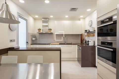 Kattohuoneisto myytävänä Barcelona, Espanja, 4 makuuhuonetta, 166 m2 No. 192761 - kuva 22
