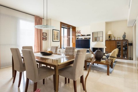 Kattohuoneisto myytävänä Barcelona, Espanja, 4 makuuhuonetta, 166 m2 No. 192761 - kuva 19