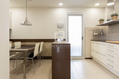 Kattohuoneisto myytävänä Barcelona, Espanja, 4 makuuhuonetta, 166 m2 No. 192761 - kuva 24