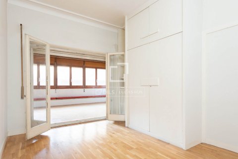 Huoneisto myytävänä Barcelona, Espanja, 5 makuuhuonetta, 244 m2 No. 192758 - kuva 18