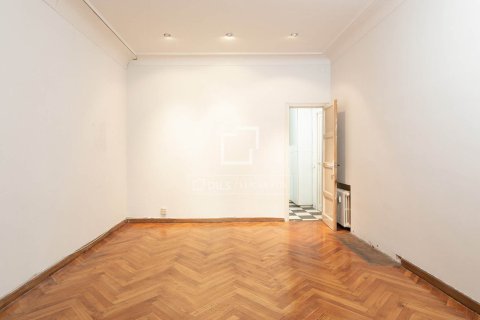 Huoneisto myytävänä Barcelona, Espanja, 5 makuuhuonetta, 244 m2 No. 192758 - kuva 8