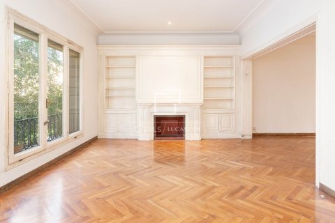 Huoneisto Barcelona, Espanja 5 makuuhuonetta, 244 m2 No. 192758
