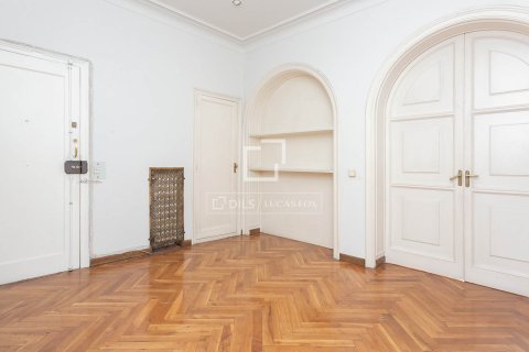 Huoneisto myytävänä Barcelona, Espanja, 5 makuuhuonetta, 244 m2 No. 192758 - kuva 27