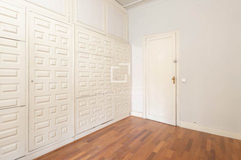 Huoneisto myytävänä Barcelona, Espanja, 5 makuuhuonetta, 244 m2 No. 192758 - kuva 22