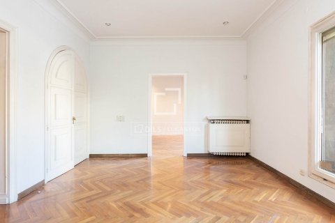 Huoneisto myytävänä Barcelona, Espanja, 5 makuuhuonetta, 244 m2 No. 192758 - kuva 3