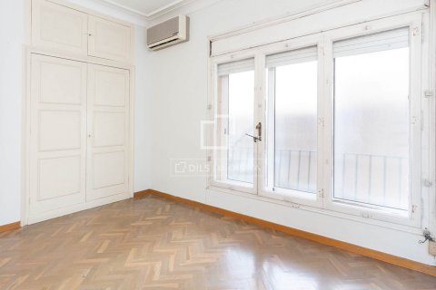 Huoneisto myytävänä Barcelona, Espanja, 5 makuuhuonetta, 244 m2 No. 192758 - kuva 13