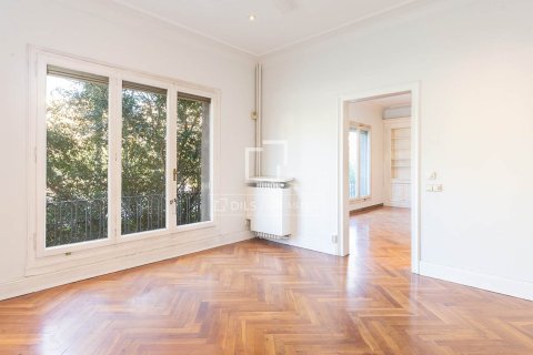 Huoneisto myytävänä Barcelona, Espanja, 5 makuuhuonetta, 244 m2 No. 192758 - kuva 7