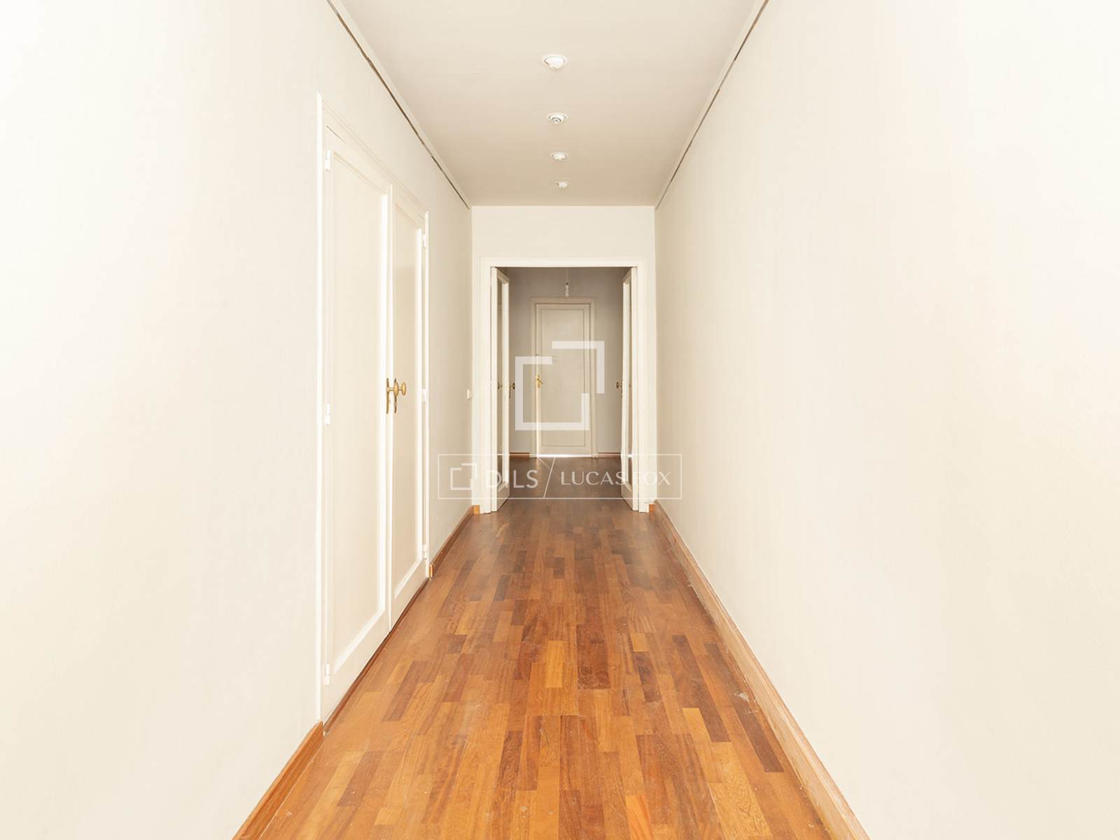 Apartment à Barcelona, Espagne 5 chambres, 244 m2 No. 192758