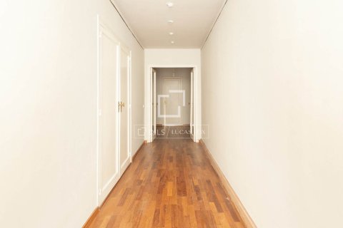 Huoneisto myytävänä Barcelona, Espanja, 5 makuuhuonetta, 244 m2 No. 192758 - kuva 11