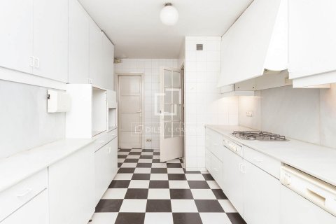 Huoneisto myytävänä Barcelona, Espanja, 5 makuuhuonetta, 244 m2 No. 192758 - kuva 9