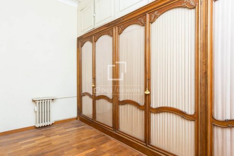 Huoneisto myytävänä Barcelona, Espanja, 5 makuuhuonetta, 244 m2 No. 192758 - kuva 16
