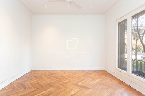 Huoneisto myytävänä Barcelona, Espanja, 5 makuuhuonetta, 244 m2 No. 192758 - kuva 6