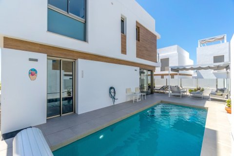 Villa a Villamartin, Alicante, Spagna 3 camere da letto, 199 mq. N° 179822