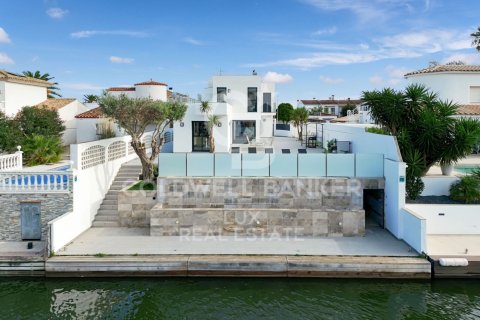 Продажа виллы в Эмпуриабрава, Герона, Испания 5 спален, 205м2 №160347 - фото 4