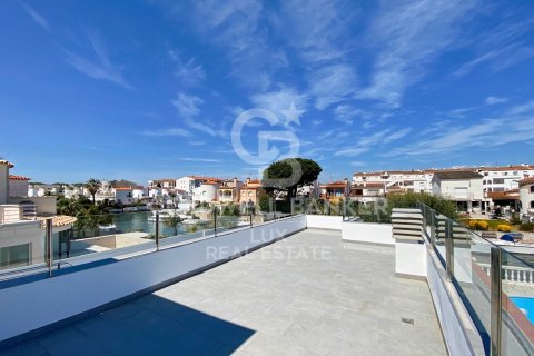 Villa in vendita a Empuriabrava, Girona, Spagna 5 camere da letto, 205 mq. N° 160347 - foto 13