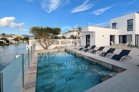 Villa in vendita a Empuriabrava, Girona, Spagna 5 camere da letto, 205 mq. N° 160347 - foto 4