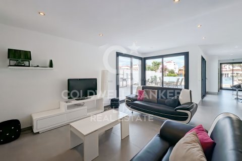 Villa in vendita a Empuriabrava, Girona, Spagna 5 camere da letto, 205 mq. N° 160347 - foto 8