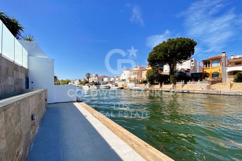 Villa in vendita a Empuriabrava, Girona, Spagna 5 camere da letto, 205 mq. N° 160347 - foto 5