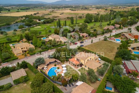 Villa i Peralada, Girona, Spanien 5 sovrum, 546 kvm. Nr. 160346