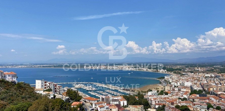 House in Roses, Girona, Spain 4 bedrooms, 230 sq.m. No. 160343