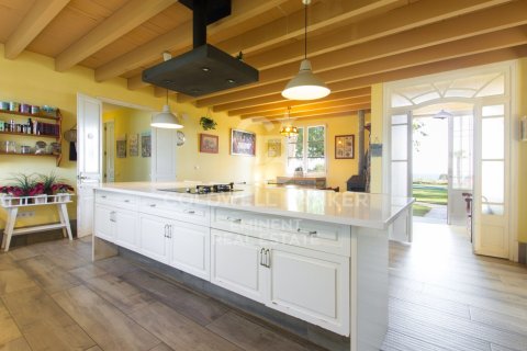 House for sale in Mataro, Barcelona, Spain 6 bedrooms, 435 sq.m. No. 160341 - photo 2