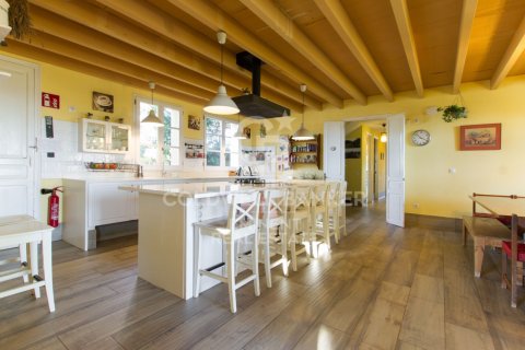 House for sale in Mataro, Barcelona, Spain 6 bedrooms, 435 sq.m. No. 160341 - photo 1