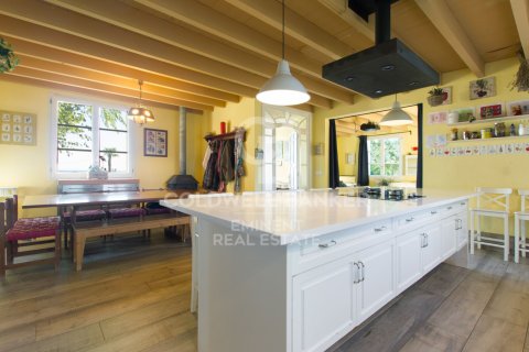 House for sale in Mataro, Barcelona, Spain 6 bedrooms, 435 sq.m. No. 160341 - photo 5