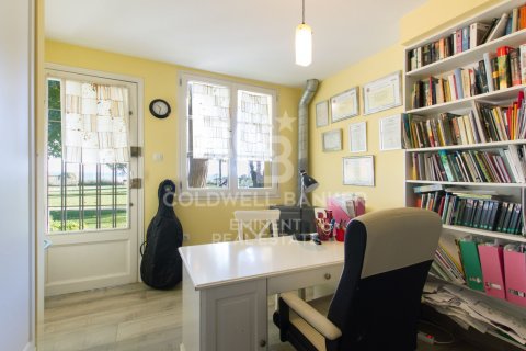 House for sale in Mataro, Barcelona, Spain 6 bedrooms, 435 sq.m. No. 160341 - photo 11