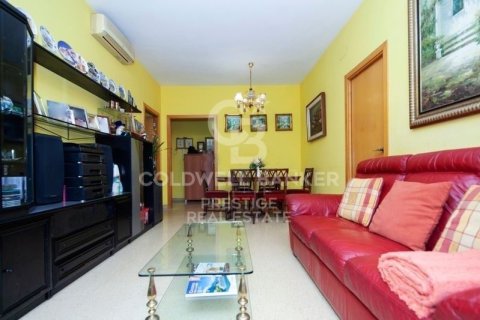 Продажа квартиры в Барселона, Испания 3 спальни, 99м2 №160342 - фото 2