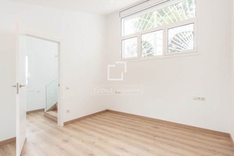 Продажа виллы в Кастельдефельс, Барселона, Испания 4 спальни, 133м2 №160819 - фото 24