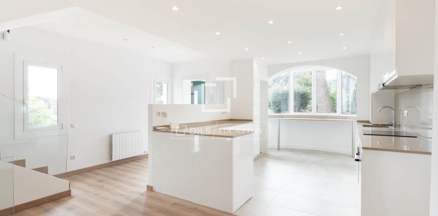 Вилла в Кастельдефельс, Барселона, Испания 4 спальни, 133м2 №160819