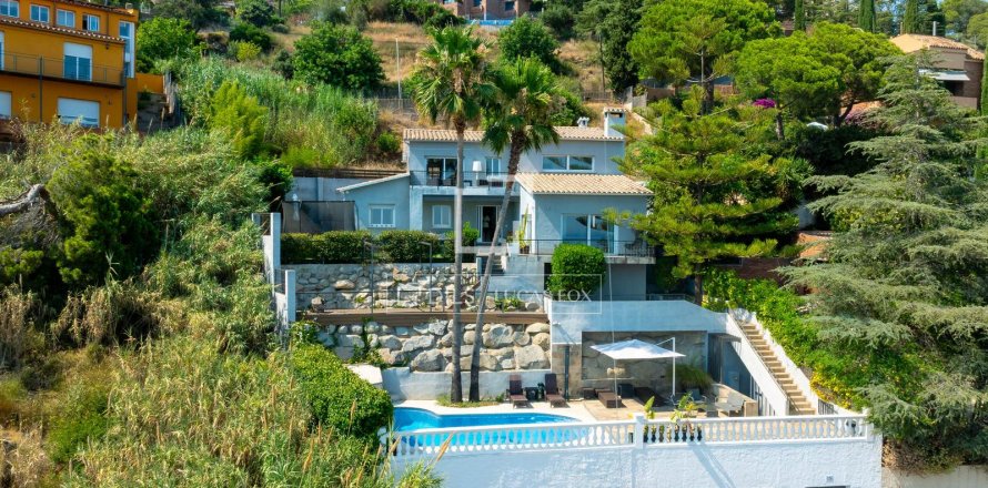 Villa a Premia De Dalt, Barcelona, Spagna 6 camere da letto, 406 mq. N° 192553