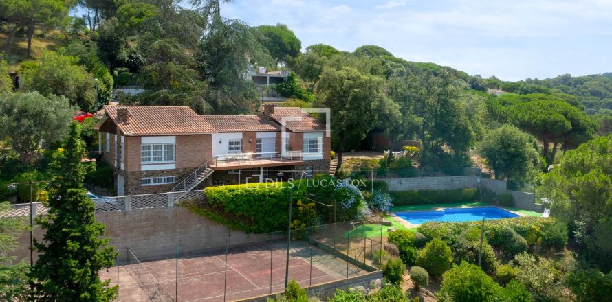 Villa a Vallromanes, Barcelona, Spagna 5 camere da letto, 418 mq. N° 192557