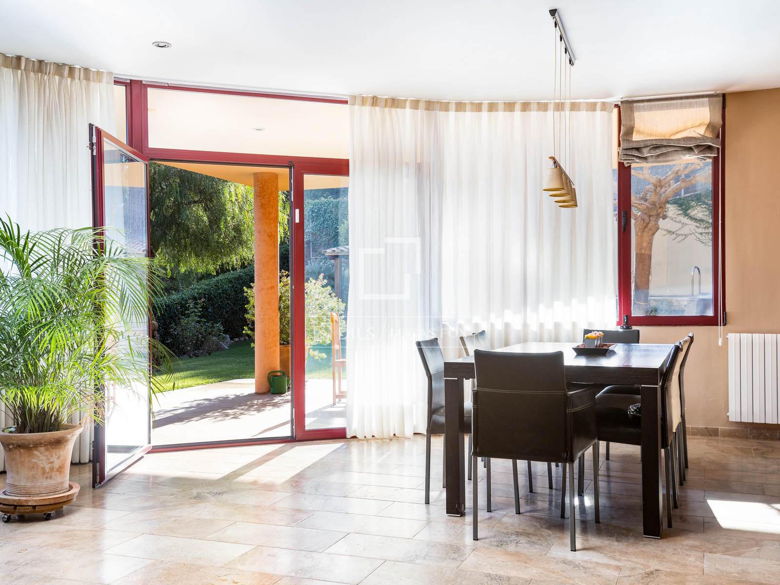 Villa a Premia De Dalt, Barcelona, Spagna 5 camere da letto, 563 mq. N° 192554