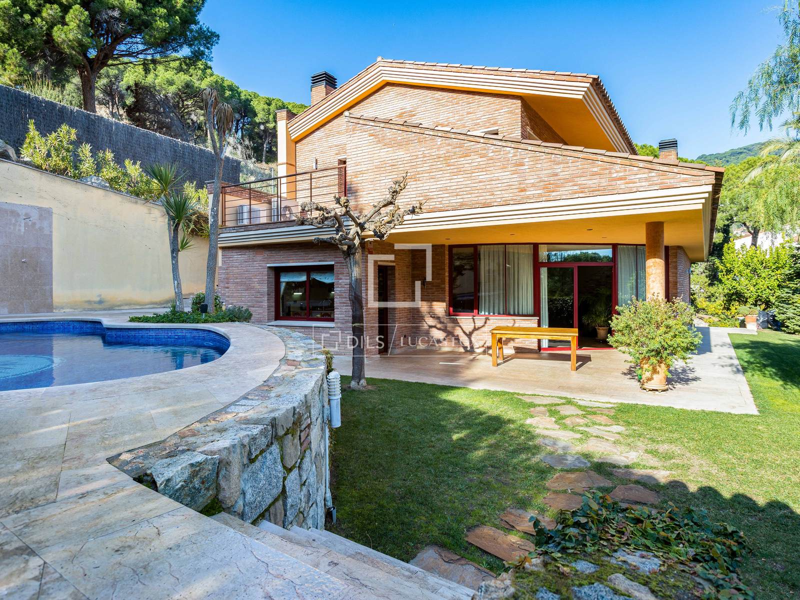 Villa a Premia De Dalt, Barcelona, Spagna 5 camere da letto, 563 mq. N° 192554