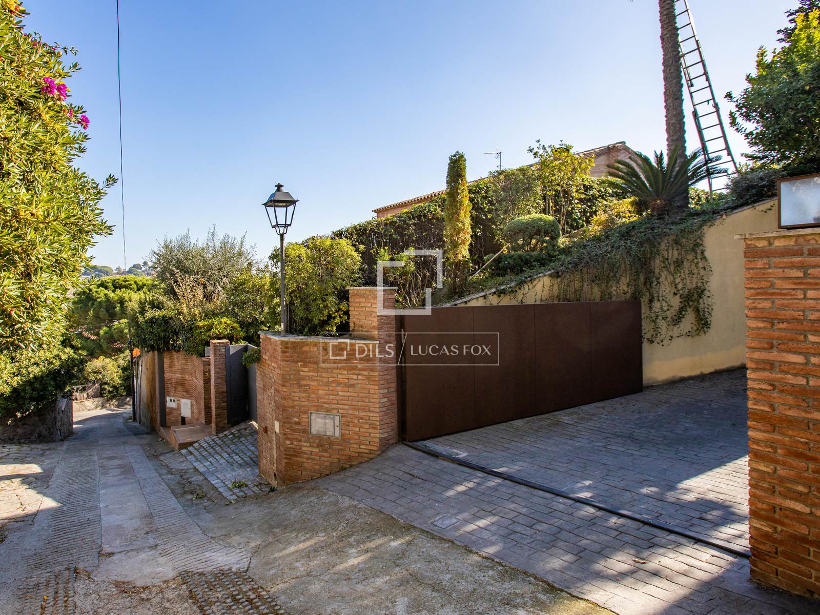 Villa a Premia De Dalt, Barcelona, Spagna 5 camere da letto, 563 mq. N° 192554