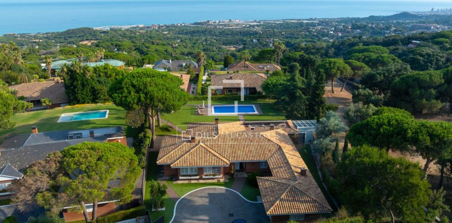 Villa a Sant Vicenc De Montalt, Barcelona, Spagna 6 camere da letto, 354 mq. N° 192555