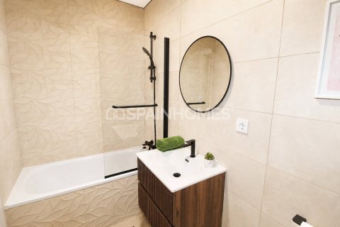 Apartment for sale in Torrevieja, Alicante, Spain 2 bedrooms, 78 sq.m. No. 187461 - photo 15
