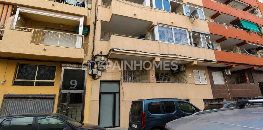 Apartment in Torrevieja, Alicante, Spain 2 bedrooms, 78 sq.m. No. 187461