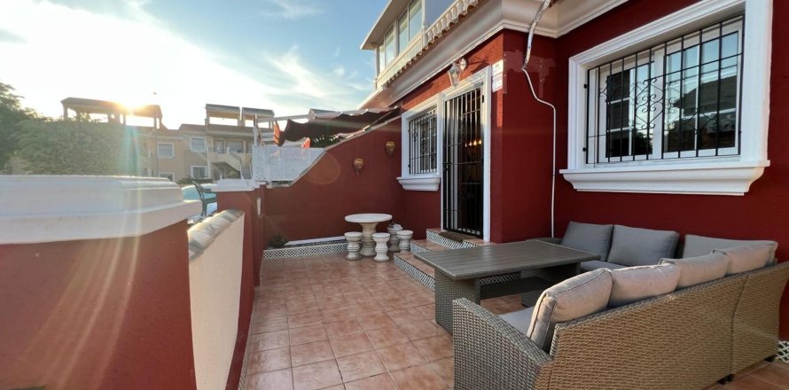 Villa à Torrevieja, Alicante, Espagne 3 chambres, 110 m2 No. 186862