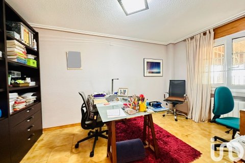 Dom w Mutxamel, Alicante, Hiszpania 5 sypialni, 987 mkw. nr 153691 – zdjęcie 18