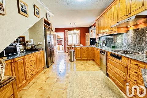 Dom w Mutxamel, Alicante, Hiszpania 5 sypialni, 987 mkw. nr 153691 – zdjęcie 17