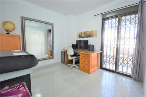 Villa for sale Villamartin, Alicante, Spain 6 bedrooms, 180 sq.m. No. 119268 - photo 16