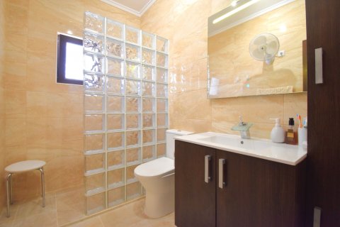 Huvila myytävänä Villamartin, Alicante, Espanja, 4 makuuhuonetta, 84 m2 No. 119271 - kuva 13