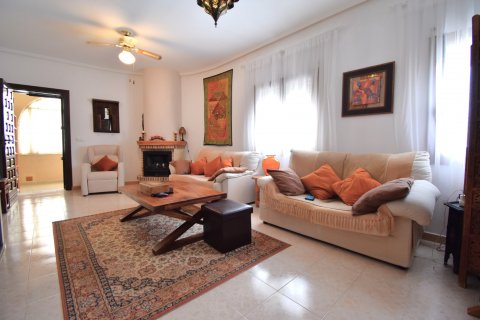 Huvila myytävänä Villamartin, Alicante, Espanja, 4 makuuhuonetta, 84 m2 No. 119271 - kuva 3