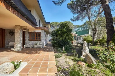 House à vendre à Sant Fost de Campsentelles, Barcelona, Espagne, 6 chambres, 573 m2 No. 166928 - photo 3