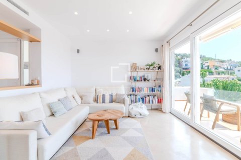 Villa for sale in Sitges, Barcelona, Spain 5 bedrooms, 245 sq.m. No. 150283 - photo 3